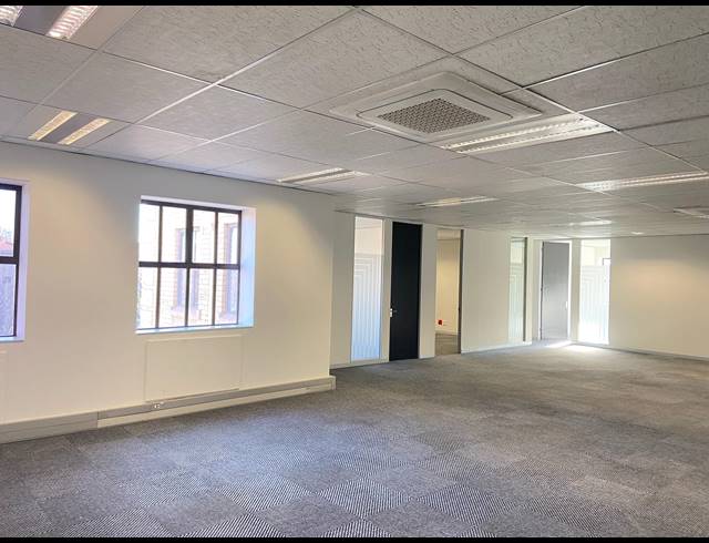 631M² OFFICE TO LET IN BRYANSTON